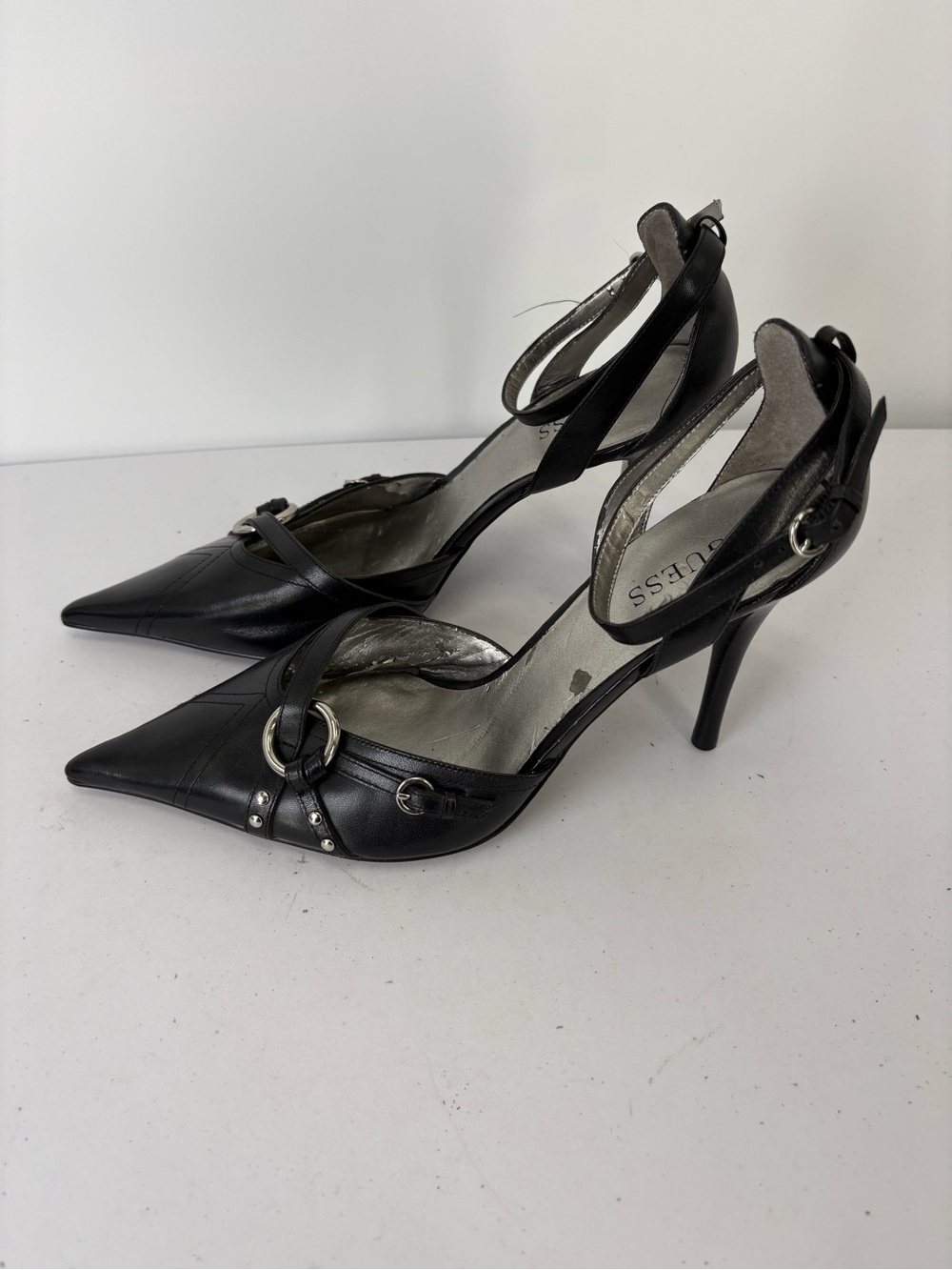🛞 Guess Black Pointed Ankle-Strap Ring-Accent Heels 4” heels